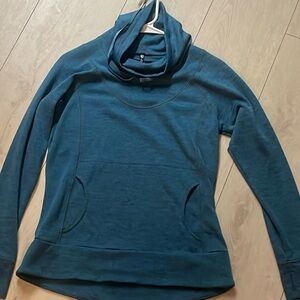 Kuhl small blue sweater